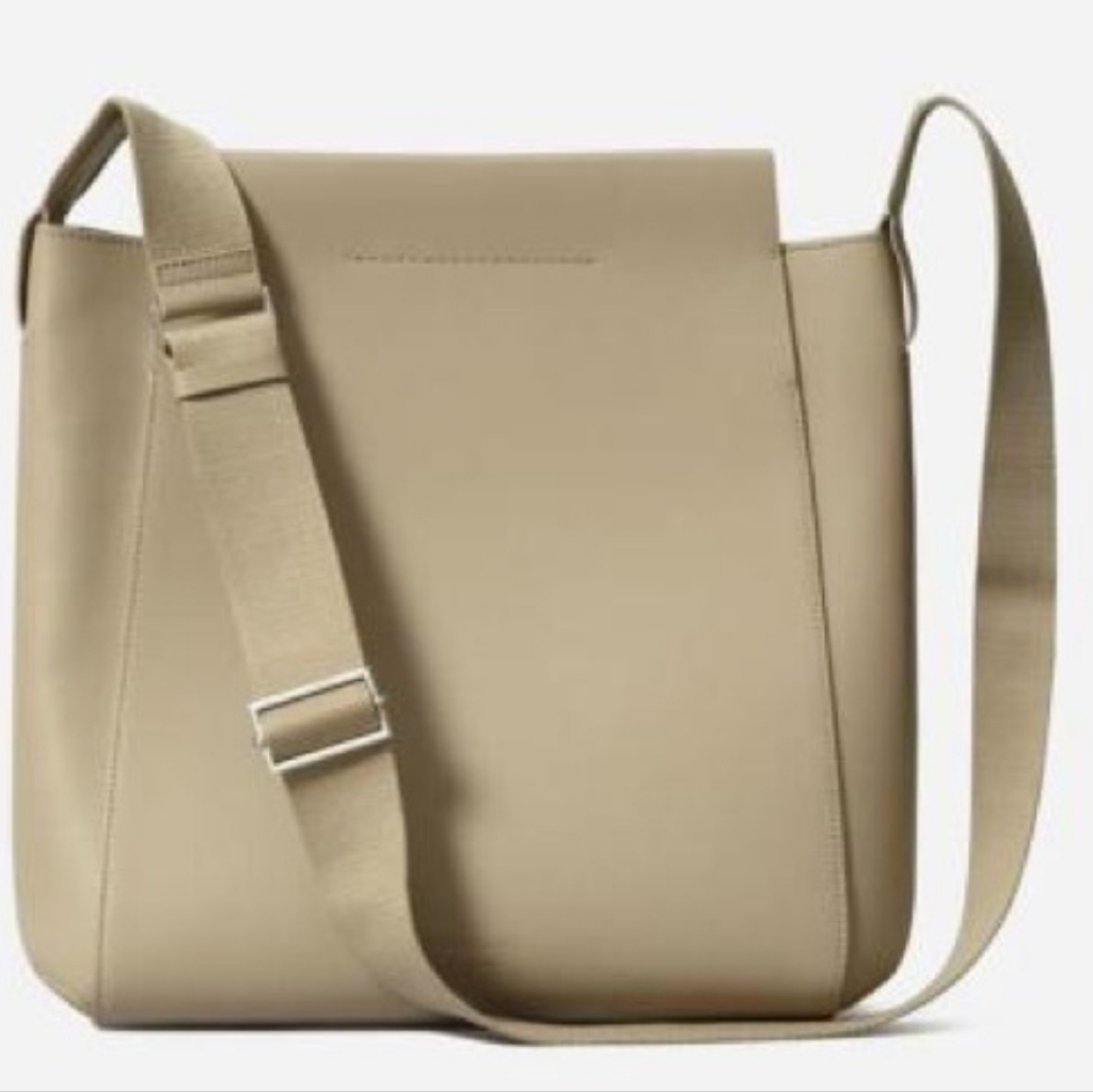 Everlane The Form Taupe 100% Italian Leather Luxury Bag. Fits 13” Laptop.